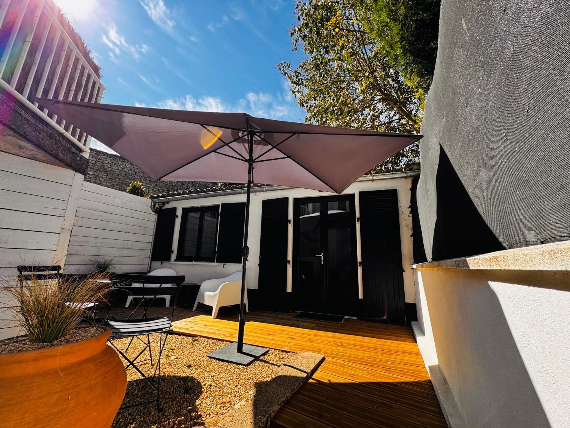 Le Petit Re, Hypercentre, Garage Prive, Terrasse Apartment Niort Exterior foto